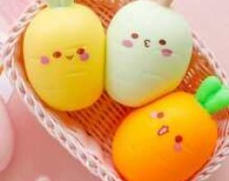 1pc Carrot Shaped Random Color Toy