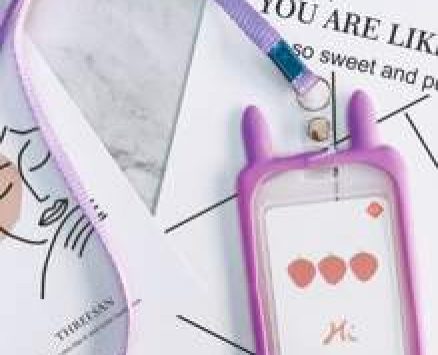 1pc Ear Detail Random Card Cover