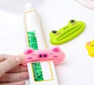 1pc Random Cartoon Toothpaste Squeezer