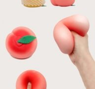 1pc Random Peach Pinch Toy