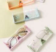 1pc Random Transparent Glasses Case