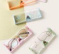 1pc Random Transparent Glasses Case