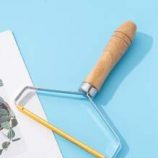 1pc Wooden Handle Cloth Hair Remover