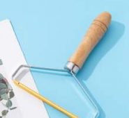 1pc Wooden Handle Cloth Hair Remover