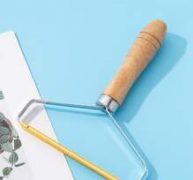 1pc Wooden Handle Cloth Hair Remover