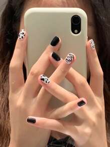 24pcs Cow Pattern Fake Nail