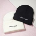 2pcs Letter Graphic Beanie