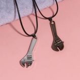 2pcs Wrench Decor Necklace