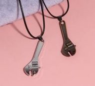 2pcs Wrench Decor Necklace