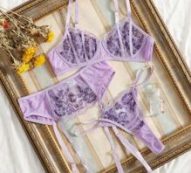 Contrast Lace Underwire Garter Lingerie Set