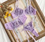 Contrast Lace Underwire Garter Lingerie Set