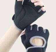 Cut Out Decor Fingerless Gloves 1pair