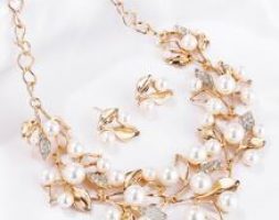 Faux Pearl & Leaf Necklace & Earrings 3pack