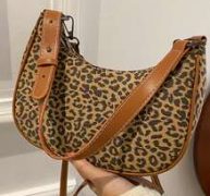 Leopard Graphic Shoulder Bag