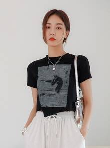 Letter Graphic Crop Tee