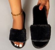 Minimalist Fluffy Bedroom Slippers