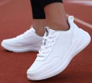 Minimalist Lace-up Front Running Shoes