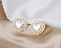 Rhinestone Heart Design Stud Earrings