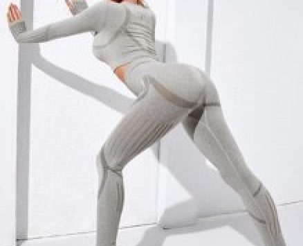 Seamless Skinny Sports Tee With Thumb Holes & Sports Leggings